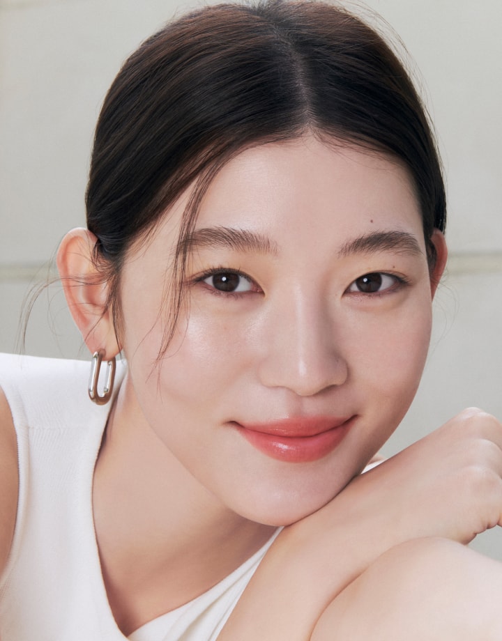 A model using HERA New Sensual Nude Balm
