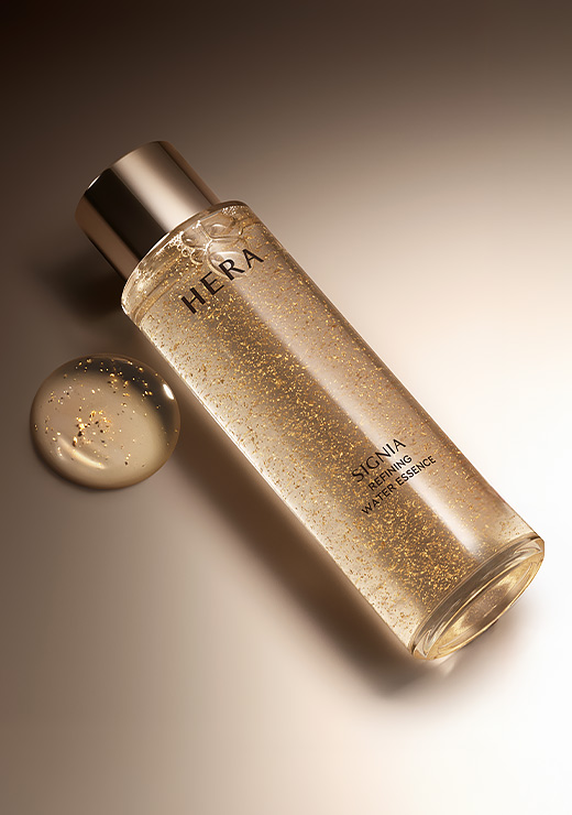 시그니아 리파이닝 워터 에센스 제형과 본품 측면 컷