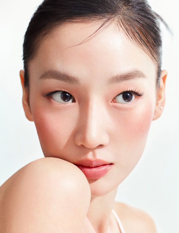 헤라 리플렉션 리퀴드 블러쉬 란제리 컬러 바른 모델 컷