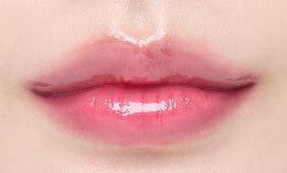 헤라 센슈얼 틴티드 샤인 립 세럼을 바른 후