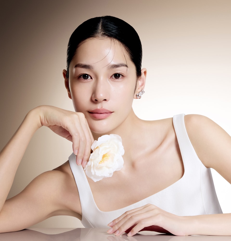 헤라 시그니아 라인 화이트 까멜리아 모델 컷