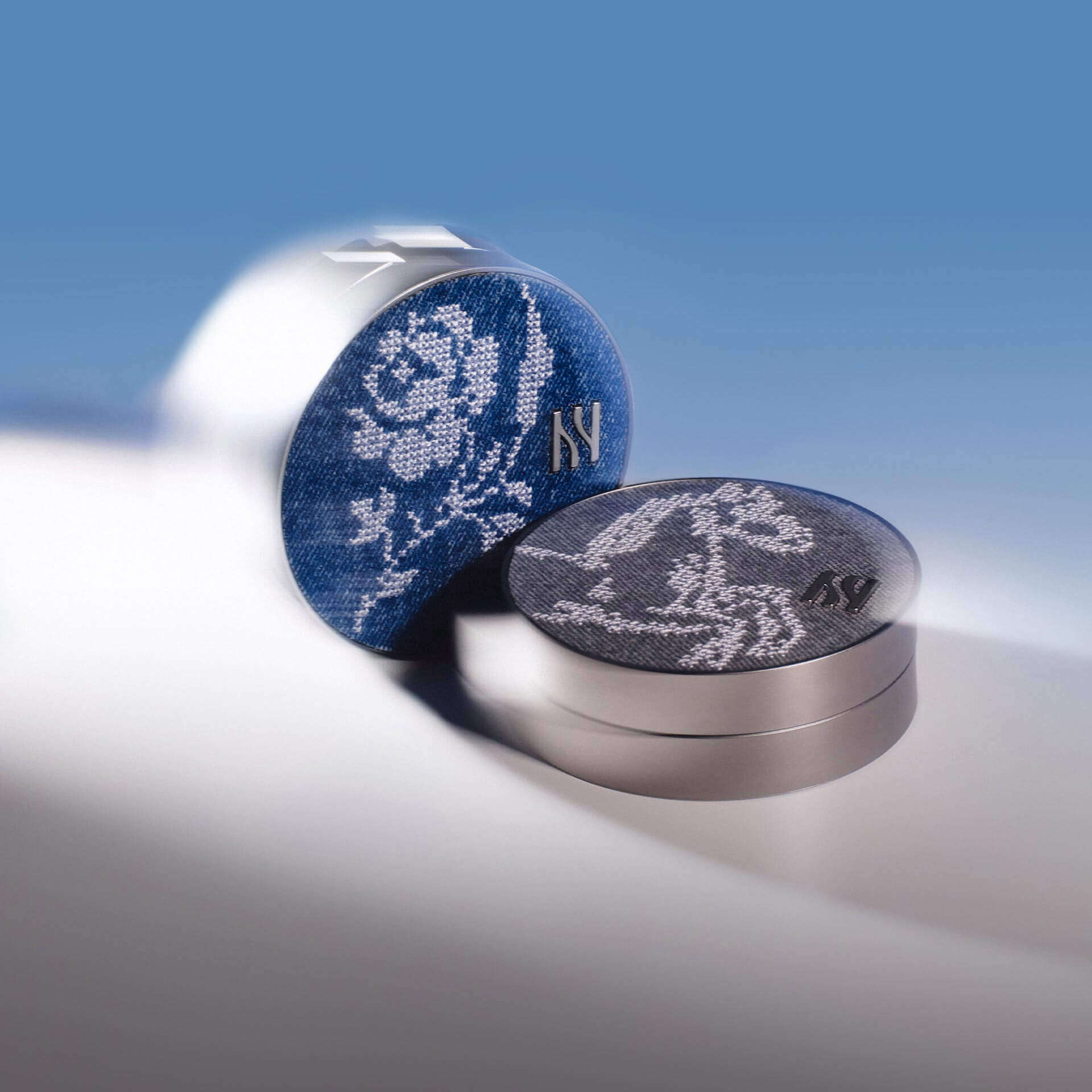 헤라 마크공 컬렉션 쿠션 파운데이션 케이스 연출 컷