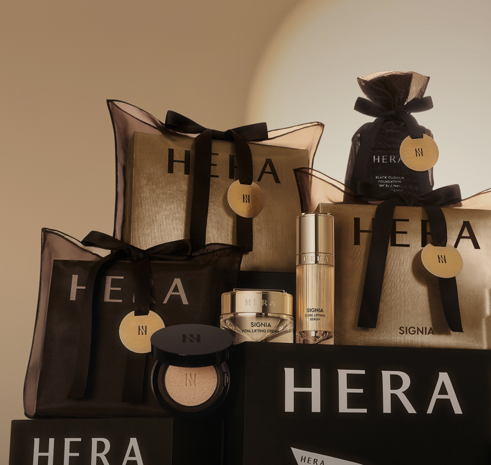 헤라 스페셜 기프팅 패키지(블랙 쿠션 파운데이션 기프트 패키지, 시그니아 기프트 패키지 - 시그니아 바이탈 리프팅 크림, 시그니아 코어 리프팅 세럼, 시그니아 스킨 리파이닝 워터, 시그니아 에센셜 밸런싱 에멀젼)